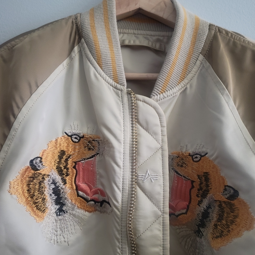 ALPHA INDUSTRIES Tiger Souvenir Limited Edition Embroidered Bomber Unisex Sz S - Picture 3 of 16
